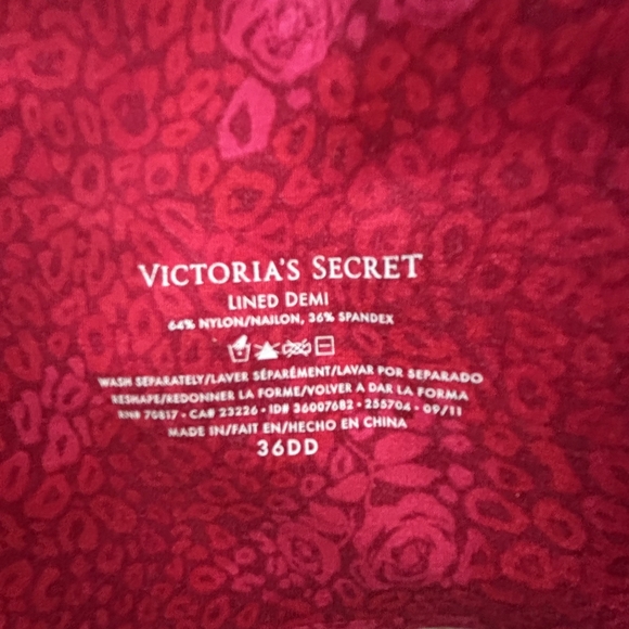 Victoria's Secret Vibrant Red and Pink Patterned Demi Bra - Picture 2 of 2